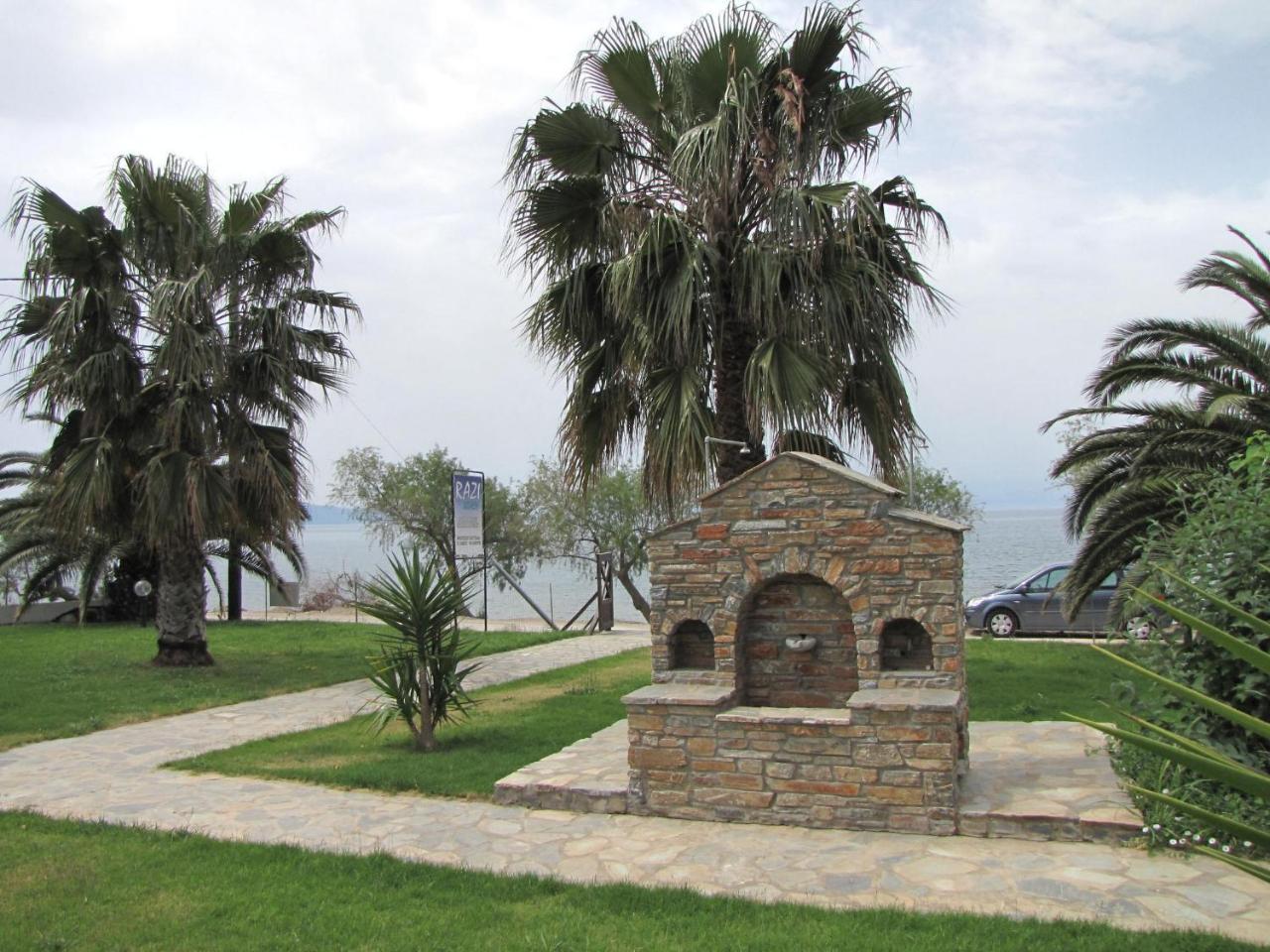 Razi Beach Lefokastro Exterior foto