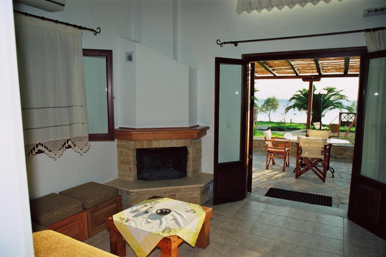 Razi Beach Lefokastro Exterior foto